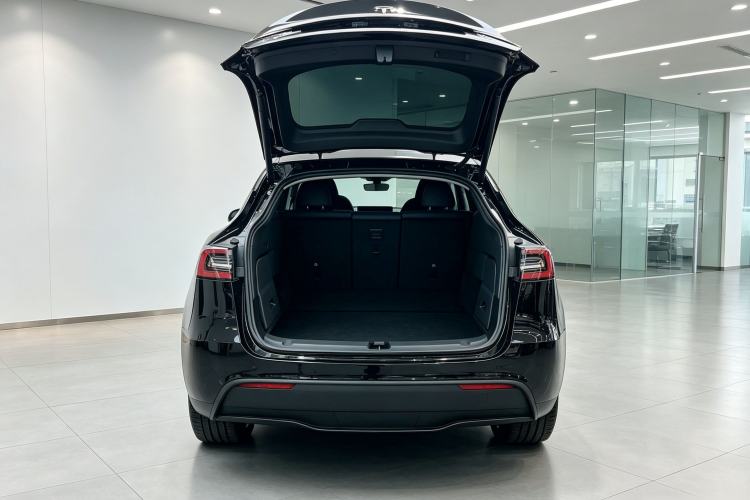 Used Tesla Model Y 2023 Rear-Wheel-Drive Version Trunk
