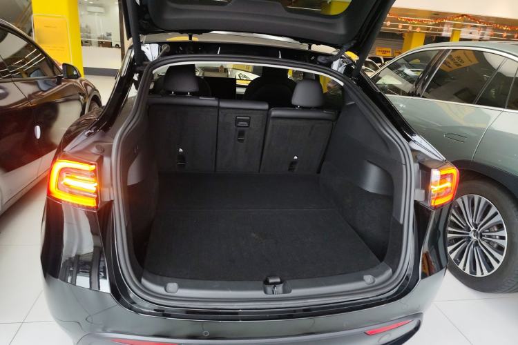 Used Tesla Model Y 2023 Rear-Wheel-Drive Version Trunk
