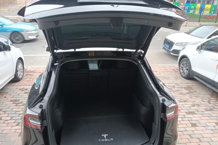 Used Tesla Model Y 2023 Rear-Wheel-Drive Version Trunk