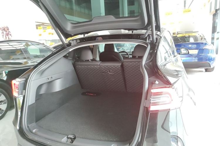 Used Tesla Model Y 2023 Rear-Wheel-Drive Version Trunk