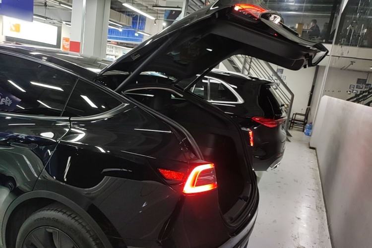Used Tesla Model Y 2023 Long-Range All-Wheel-Drive Version Trunk