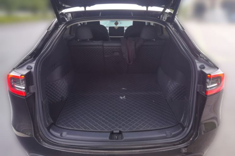 Used Tesla Model Y 2023 Rear-Wheel-Drive Version Trunk