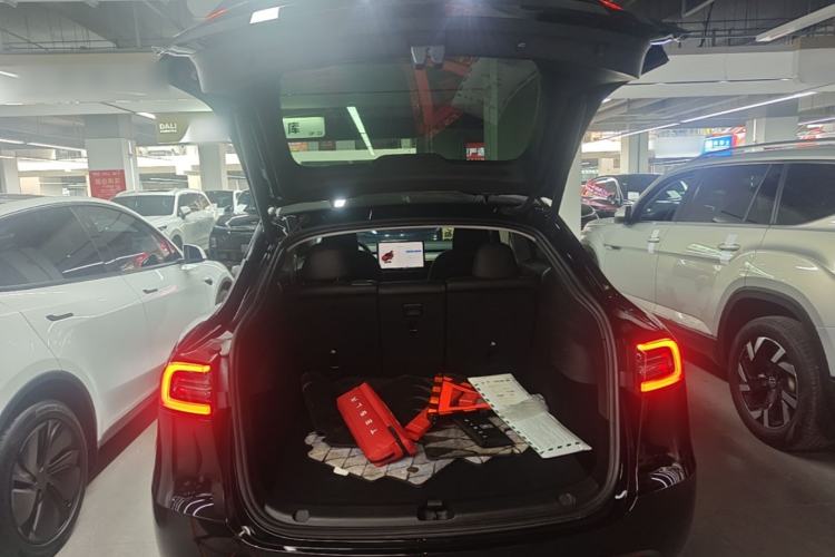 Used Tesla Model Y 2023 Long-Range All-Wheel-Drive Version Trunk