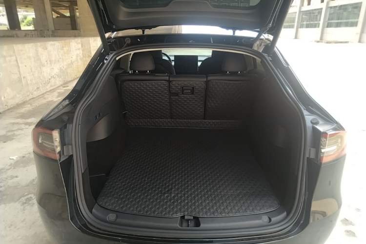 Used Tesla Model Y 2023 Rear-Wheel-Drive Version Trunk