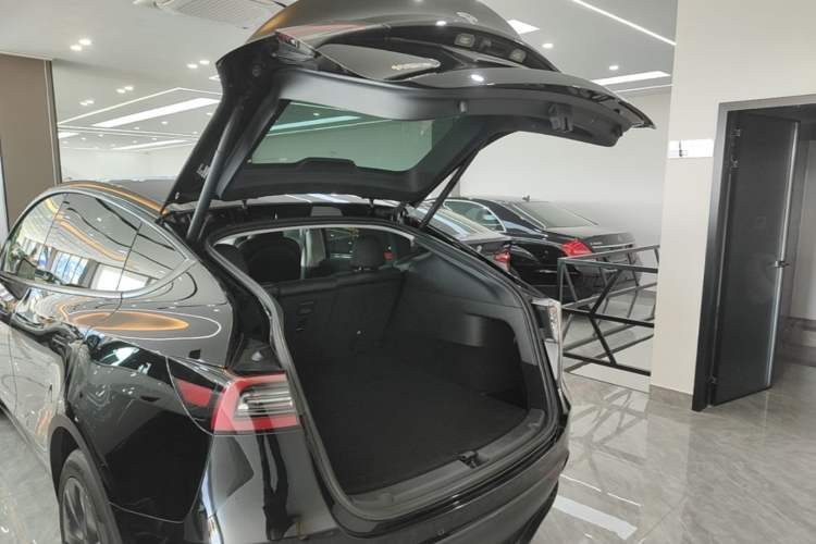 Used Tesla Model Y 2023 Long-Range All-Wheel-Drive Version Trunk
