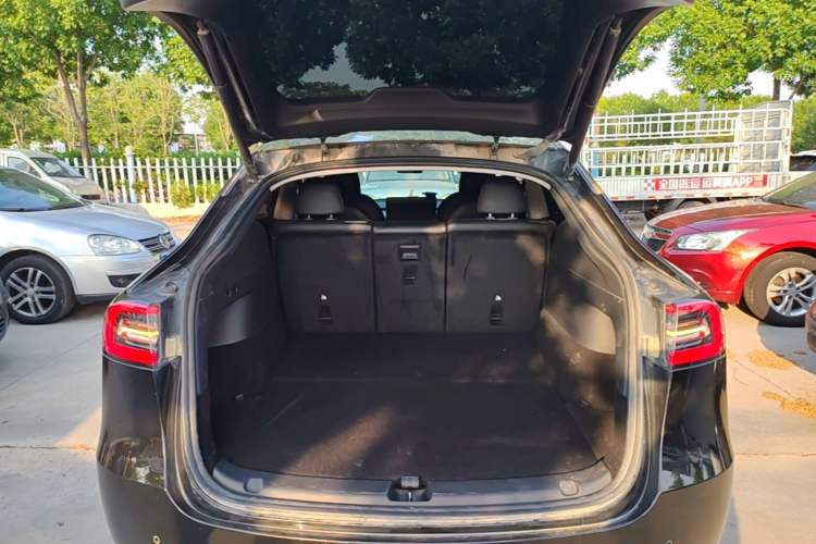 Used Tesla Model Y 2023 Rear-Wheel-Drive Version Trunk