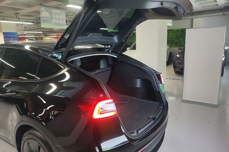 Used Tesla Model Y 2023 Rear-Wheel-Drive Version Trunk