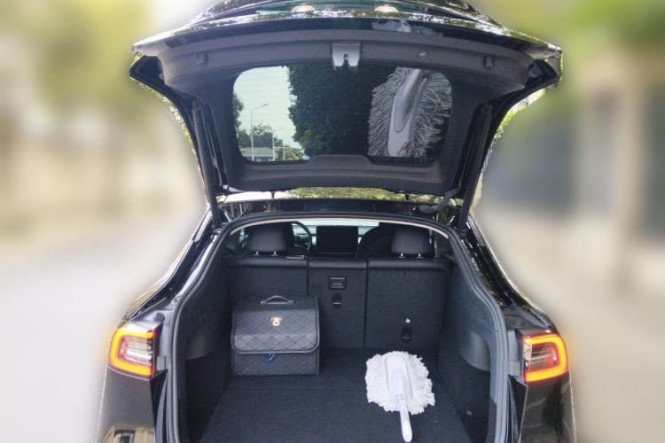 Used Tesla Model Y 2023 Long-Range All-Wheel-Drive Version Trunk