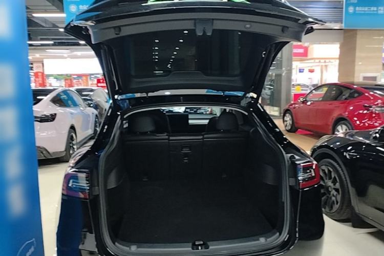 Used Tesla Model Y 2023 Long-Range All-Wheel-Drive Version Trunk