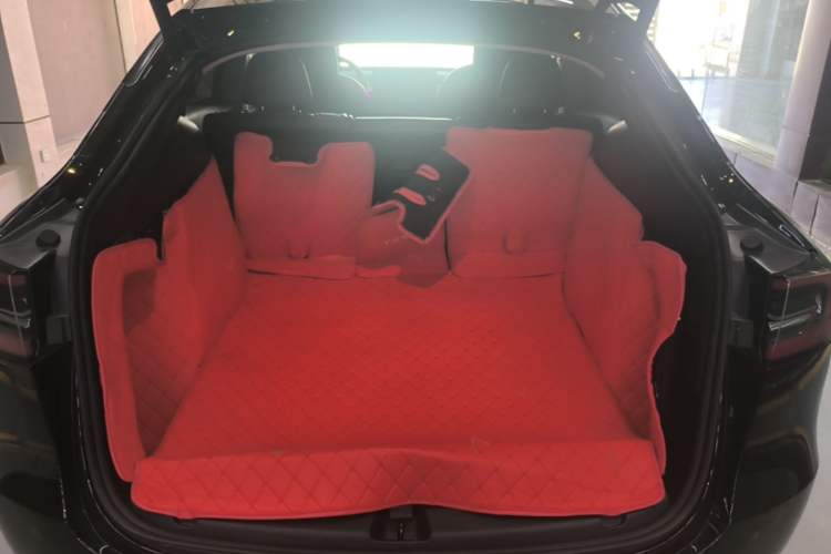 Used Tesla Model Y 2023 Rear-Wheel-Drive Version Trunk