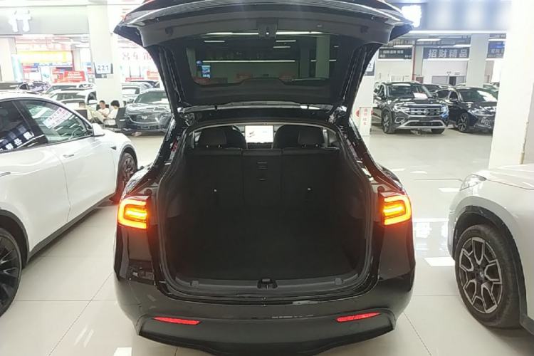 Used Tesla Model Y 2023 Rear-Wheel-Drive Version Trunk