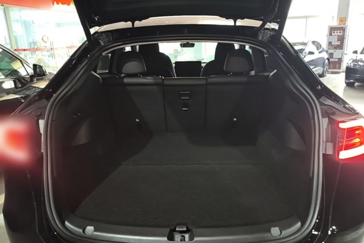 Used Tesla Model Y 2023 Long-Range All-Wheel-Drive Version Trunk