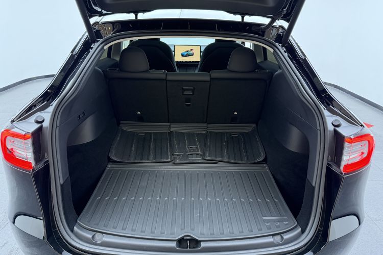 Used Tesla Model Y 2023 Rear-Wheel-Drive Version Trunk