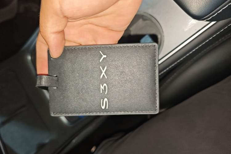 Used Tesla Model Y 2023 Long-Range All-Wheel-Drive Version Vehicle Key