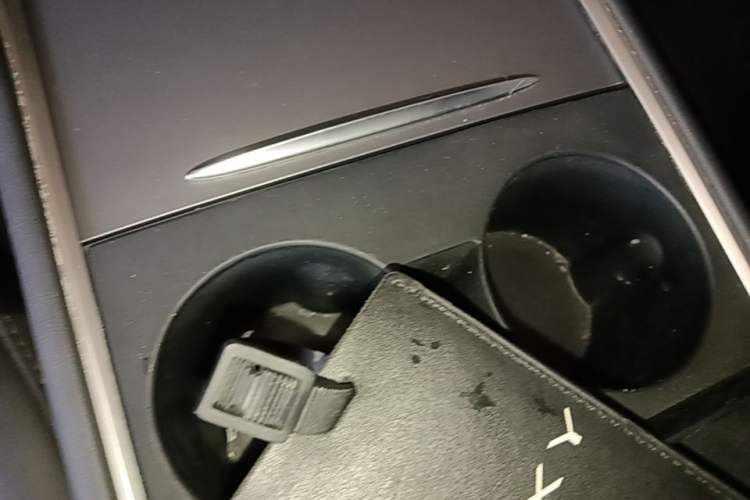 Used Tesla Model Y 2023 Long-Range All-Wheel-Drive Version Vehicle Key