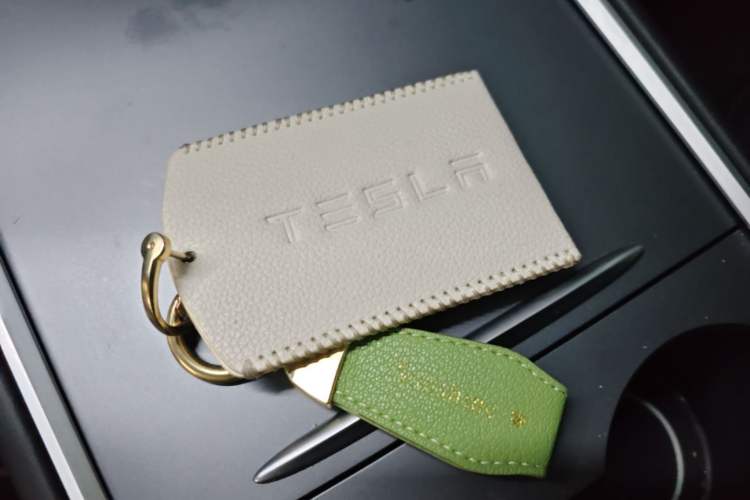Used Tesla Model Y 2023 Long-Range All-Wheel-Drive Version Vehicle Key