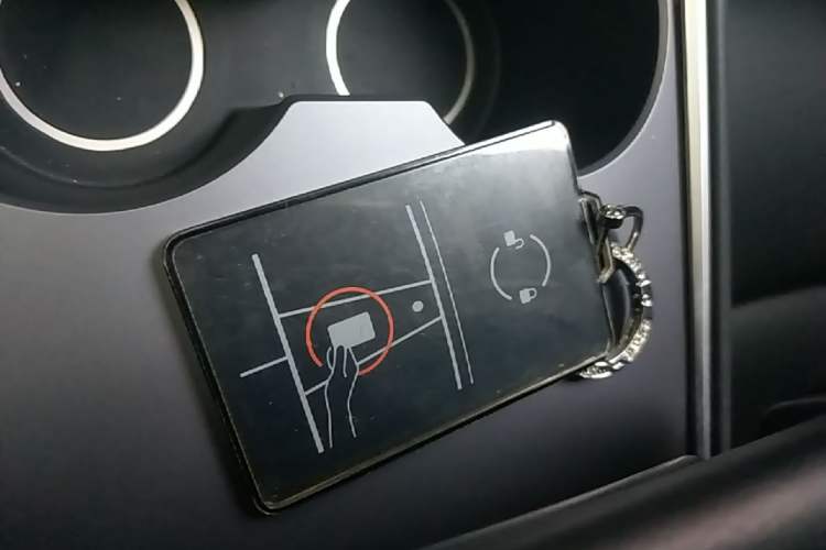 Used Tesla Model Y 2023 Long-Range All-Wheel-Drive Version Vehicle Key