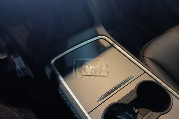 Used Tesla Model Y 2023 Long-Range All-Wheel-Drive Version Vehicle Key