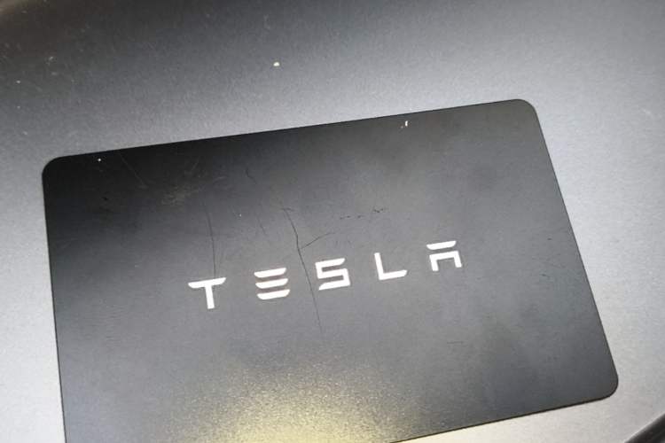 Used Tesla Model Y 2023 Long-Range All-Wheel-Drive Version Vehicle Key