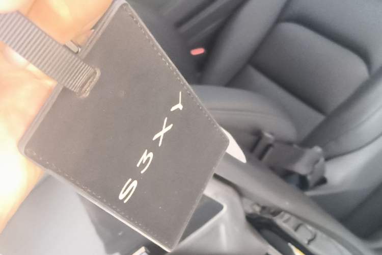 Used Tesla Model Y 2023 Long-Range All-Wheel-Drive Version Vehicle Key