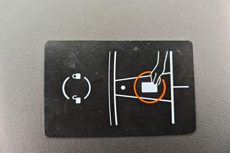 Used Tesla Model Y 2023 Long-Range All-Wheel-Drive Version Vehicle Key