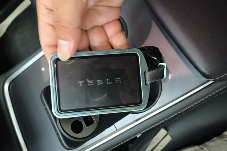 Used Tesla Model Y 2023 Long-Range All-Wheel-Drive Version Vehicle Key