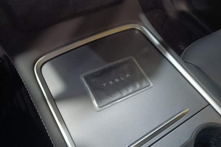 Used Tesla Model Y 2023 Long-Range All-Wheel-Drive Version Vehicle Key