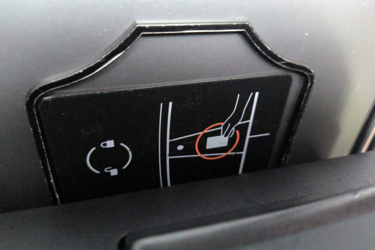 Used Tesla Model Y 2023 Long-Range All-Wheel-Drive Version Vehicle Key