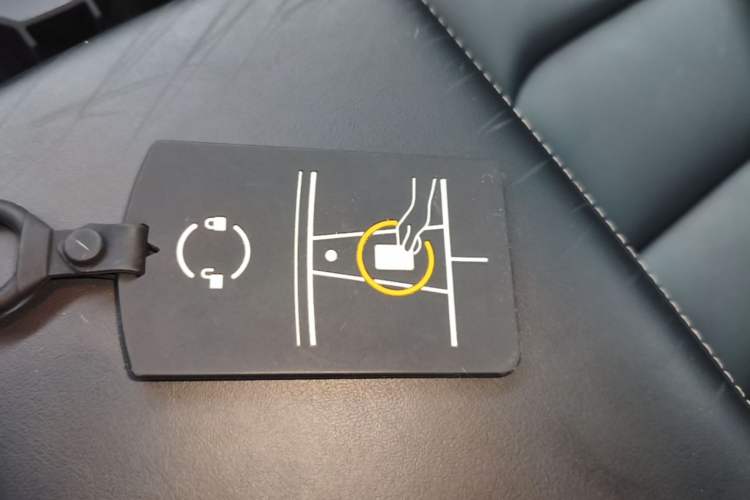 Used Tesla Model Y 2023 Rear-Wheel-Drive Version Vehicle Key
