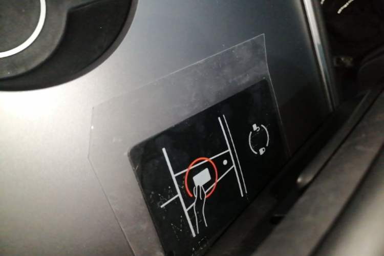 Used Tesla Model Y 2023 Long-Range All-Wheel-Drive Version Vehicle Key
