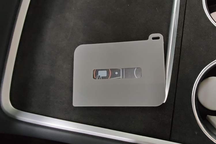 Used Tesla Model Y 2023 Long-Range All-Wheel-Drive Version Vehicle Key