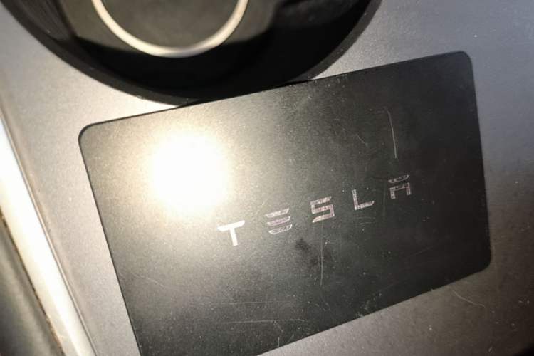 Used Tesla Model Y 2023 Long-Range All-Wheel-Drive Version Vehicle Key