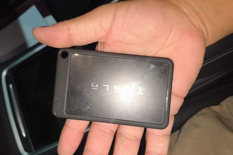 Used Tesla Model Y 2023 Long-Range All-Wheel-Drive Version Vehicle Key
