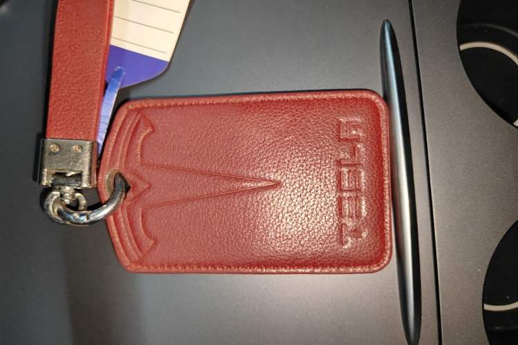 Used Tesla Model Y 2023 Long-Range All-Wheel-Drive Version Vehicle Key