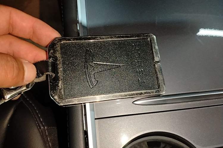 Used Tesla Model Y 2023 Long-Range All-Wheel-Drive Version Vehicle Key