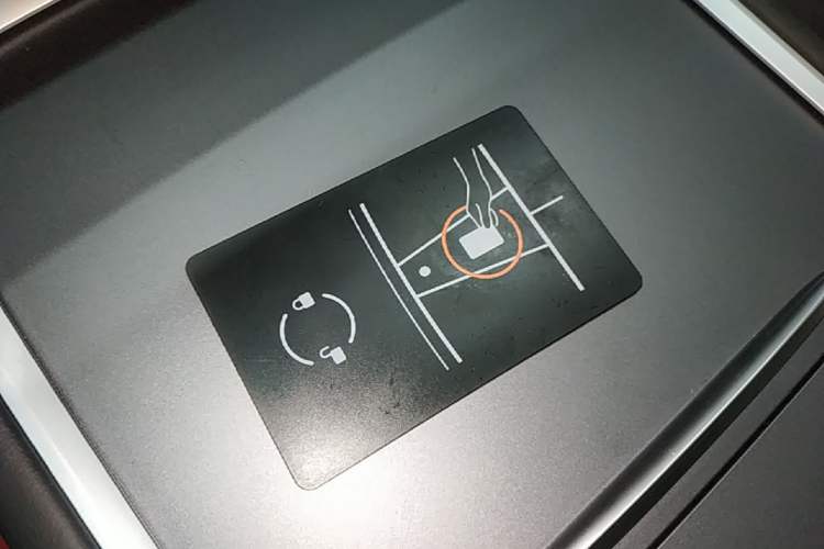 Used Tesla Model Y 2023 Rear-Wheel-Drive Version Vehicle Key