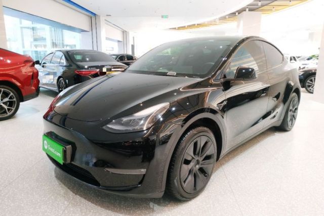 Used Tesla Model Y 2023 Long-Range All-Wheel-Drive Version