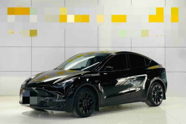 Used Tesla Model Y 2023 Long-Range All-Wheel-Drive Version