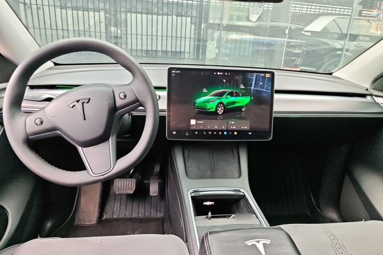 Used Tesla Model Y 2023 Rear-Wheel-Drive Version Center Console