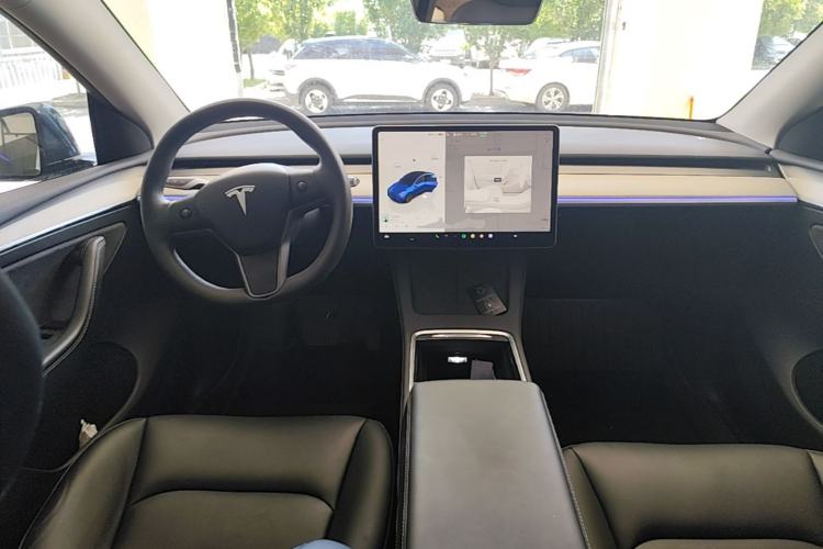 Used Tesla Model Y 2023 Rear-Wheel-Drive Version Center Console