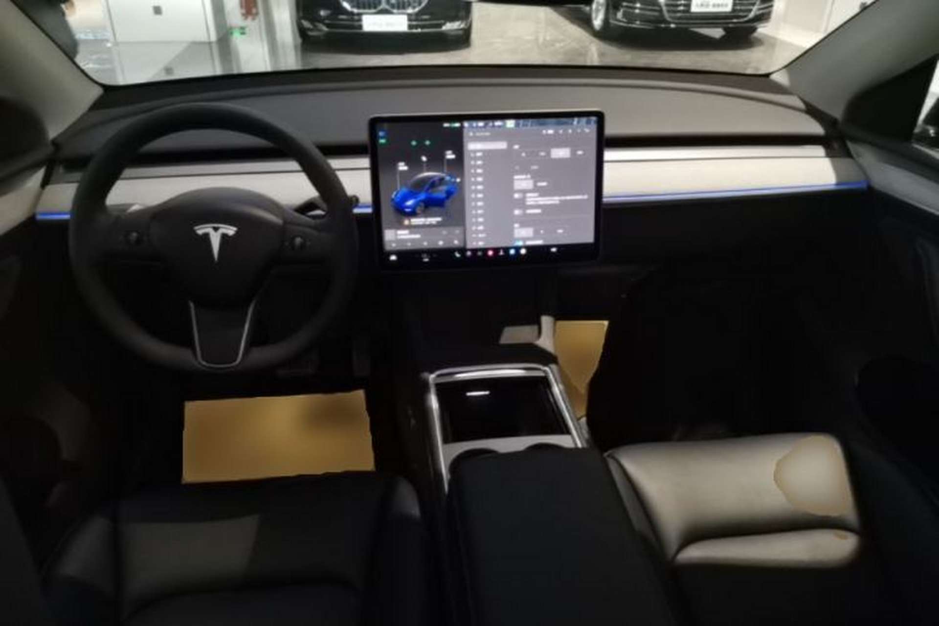 Used Tesla Model Y 2023 Rear-Wheel-Drive Version Center Console
