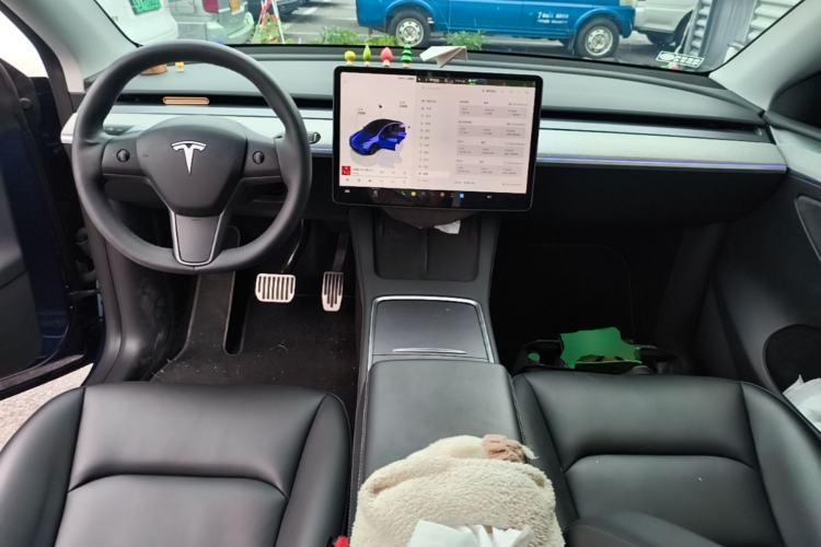 Used Tesla Model Y 2023 Rear-Wheel-Drive Version Center Console
