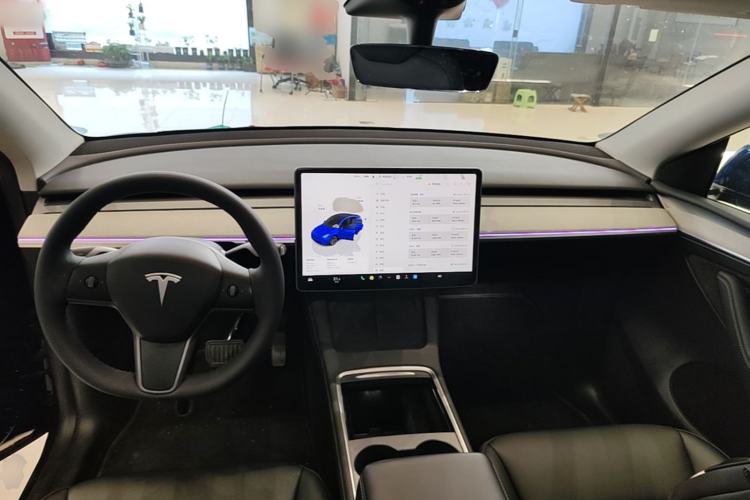 Used Tesla Model Y 2023 Rear-Wheel-Drive Version Center Console