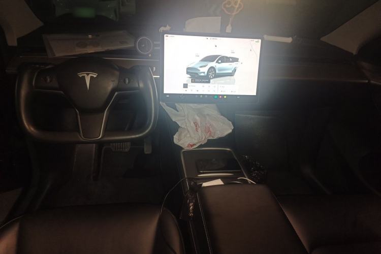 Used Tesla Model Y 2023 Rear-Wheel-Drive Version Center Console