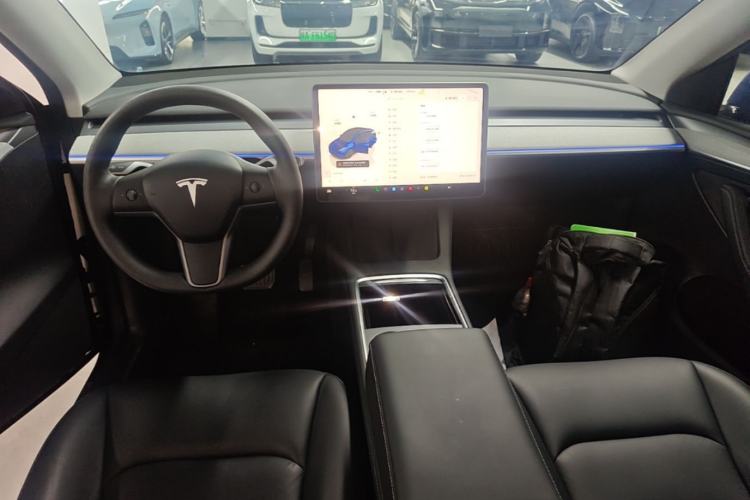 Used Tesla Model Y 2023 Long-Range All-Wheel-Drive Version Center Console