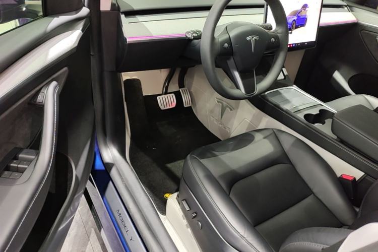 Used Tesla Model Y 2023 High-Performance All-Wheel-Drive Version Driver Seat