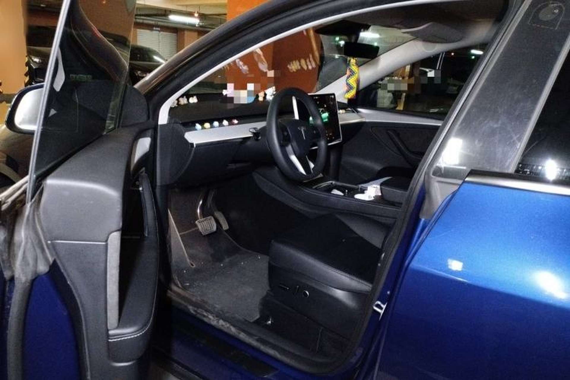 Used Tesla Model Y 2023 Long-Range All-Wheel-Drive Version Driver Seat