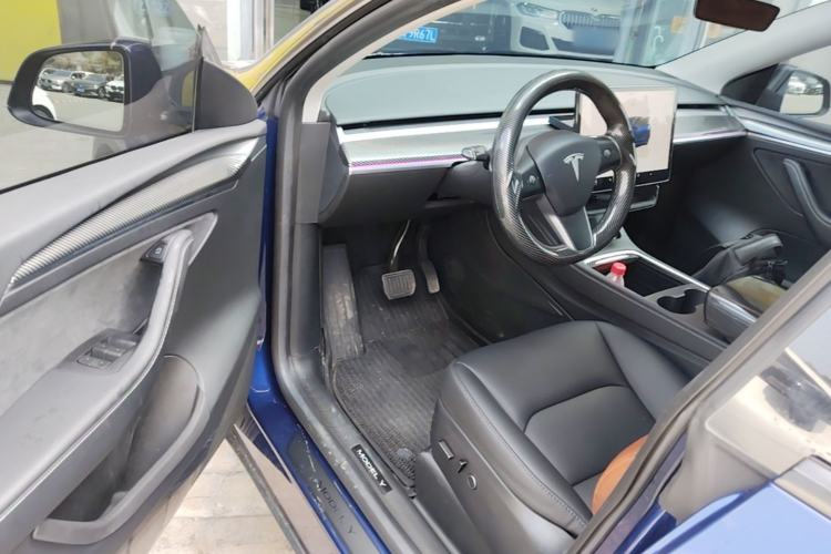 Used Tesla Model Y 2023 Long-Range All-Wheel-Drive Version Driver Seat