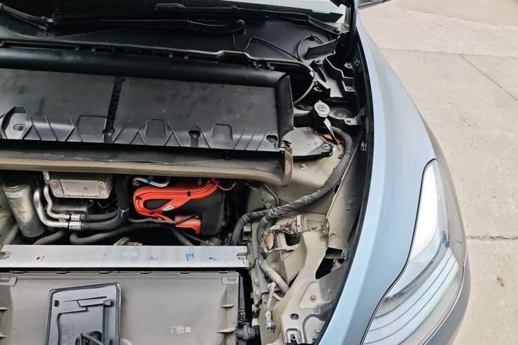 Used Tesla Model Y 2023 Rear-Wheel-Drive Version Engine Bay Left