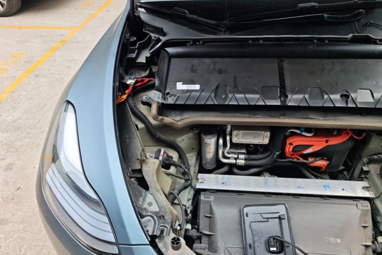Used Tesla Model Y 2023 Rear-Wheel-Drive Version Engine Bay Right